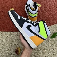 AJ1 University Gold - Image 4