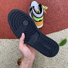 AJ1 University Gold - Image 6