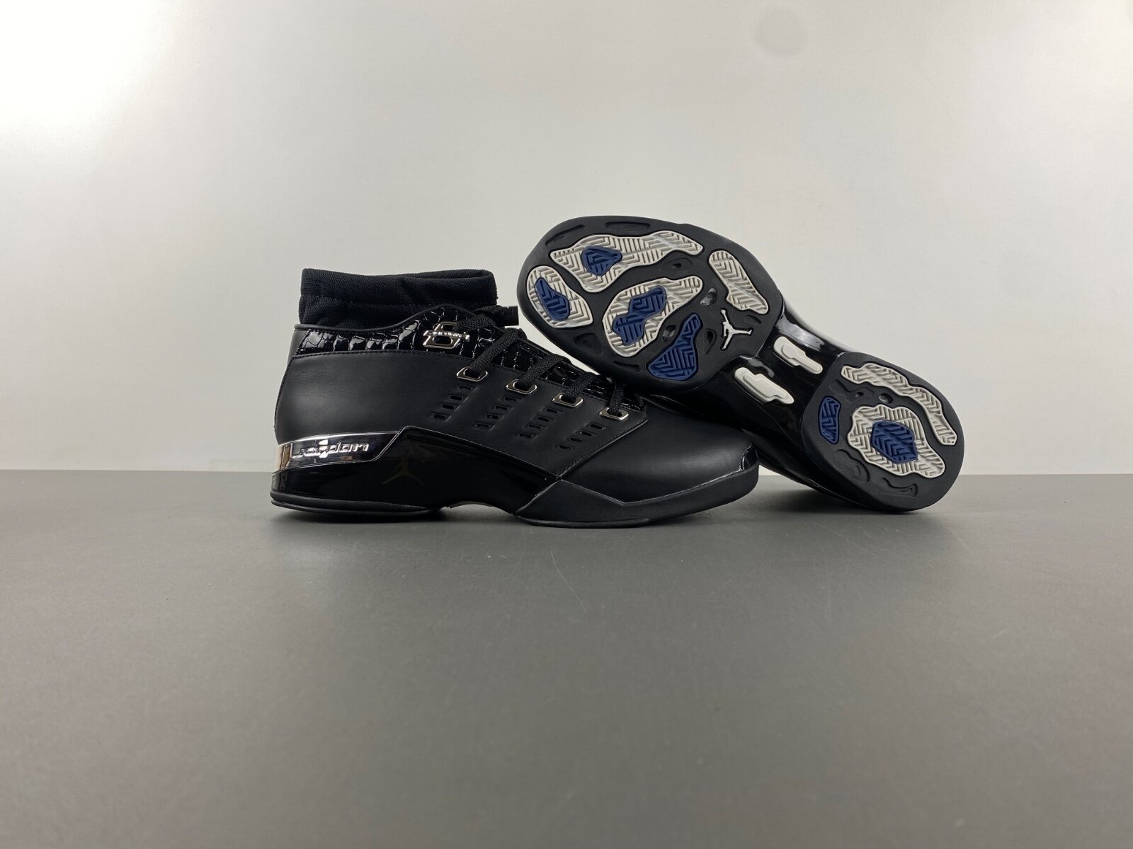 AJ17 OG Low Black Chrome - Image 7