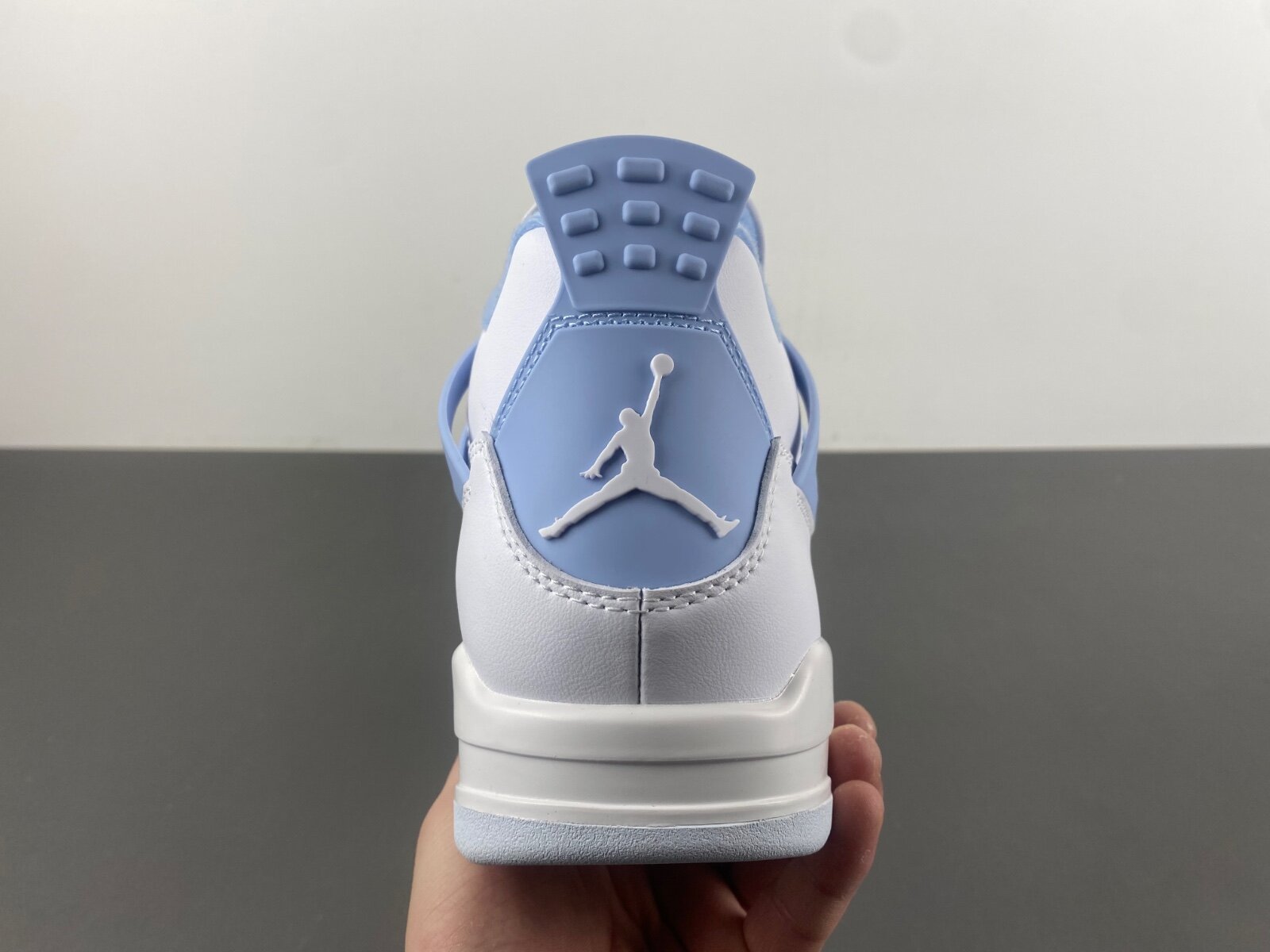 AJ4 WMNS Aluminum - Image 6