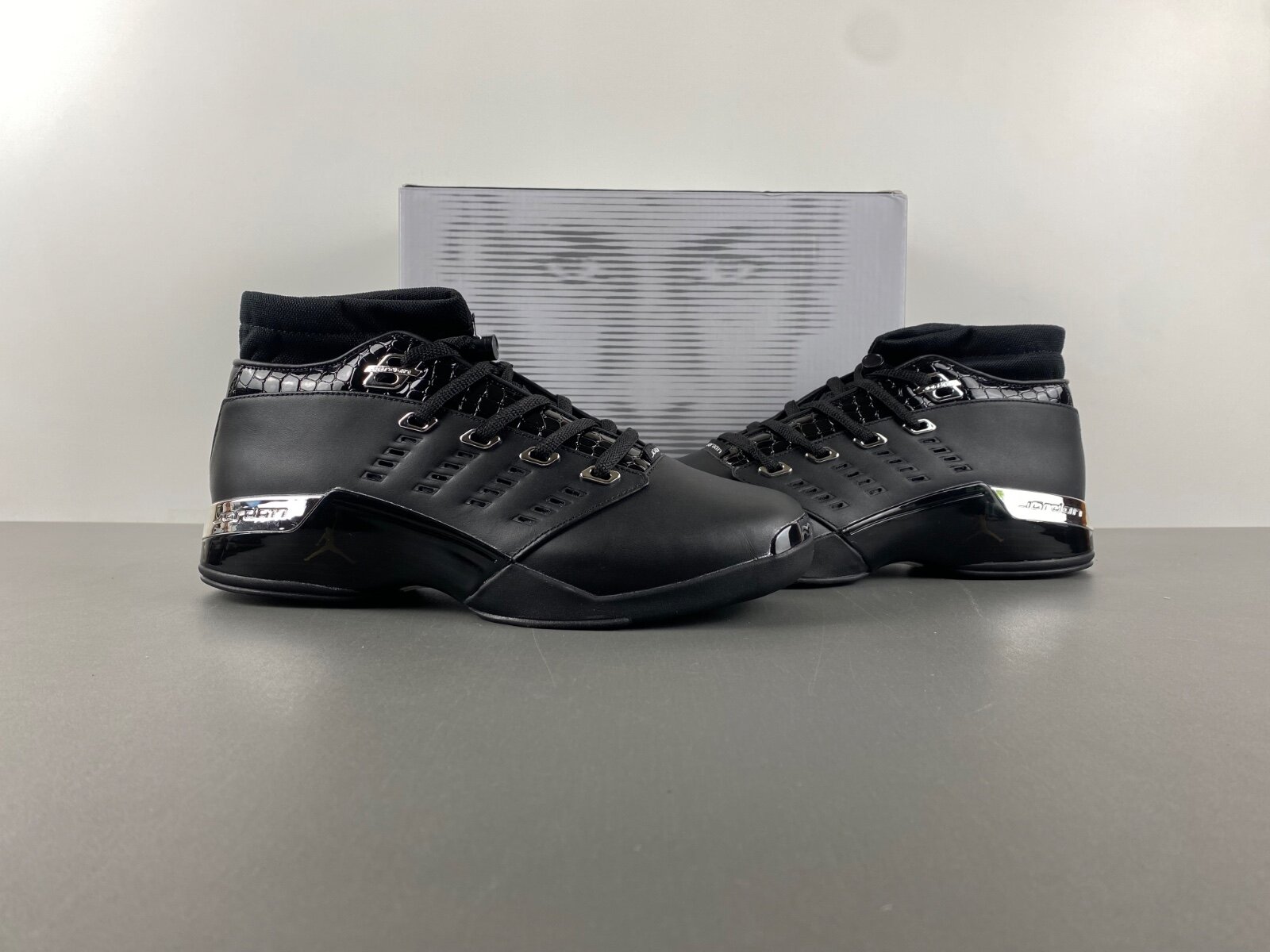 AJ17 OG Low Black Chrome - Image 9