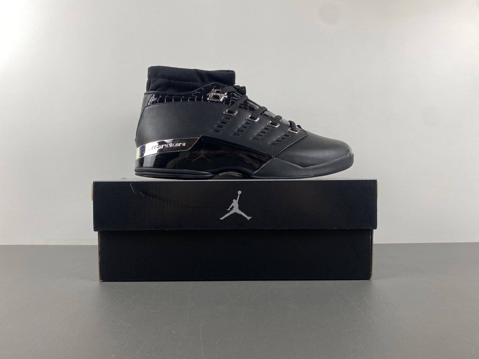 AJ17 OG Low Black Chrome - Image 10