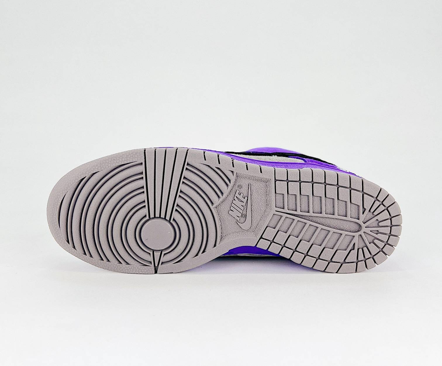Supreme x SB Dunk Low Pack Purple - Image 8