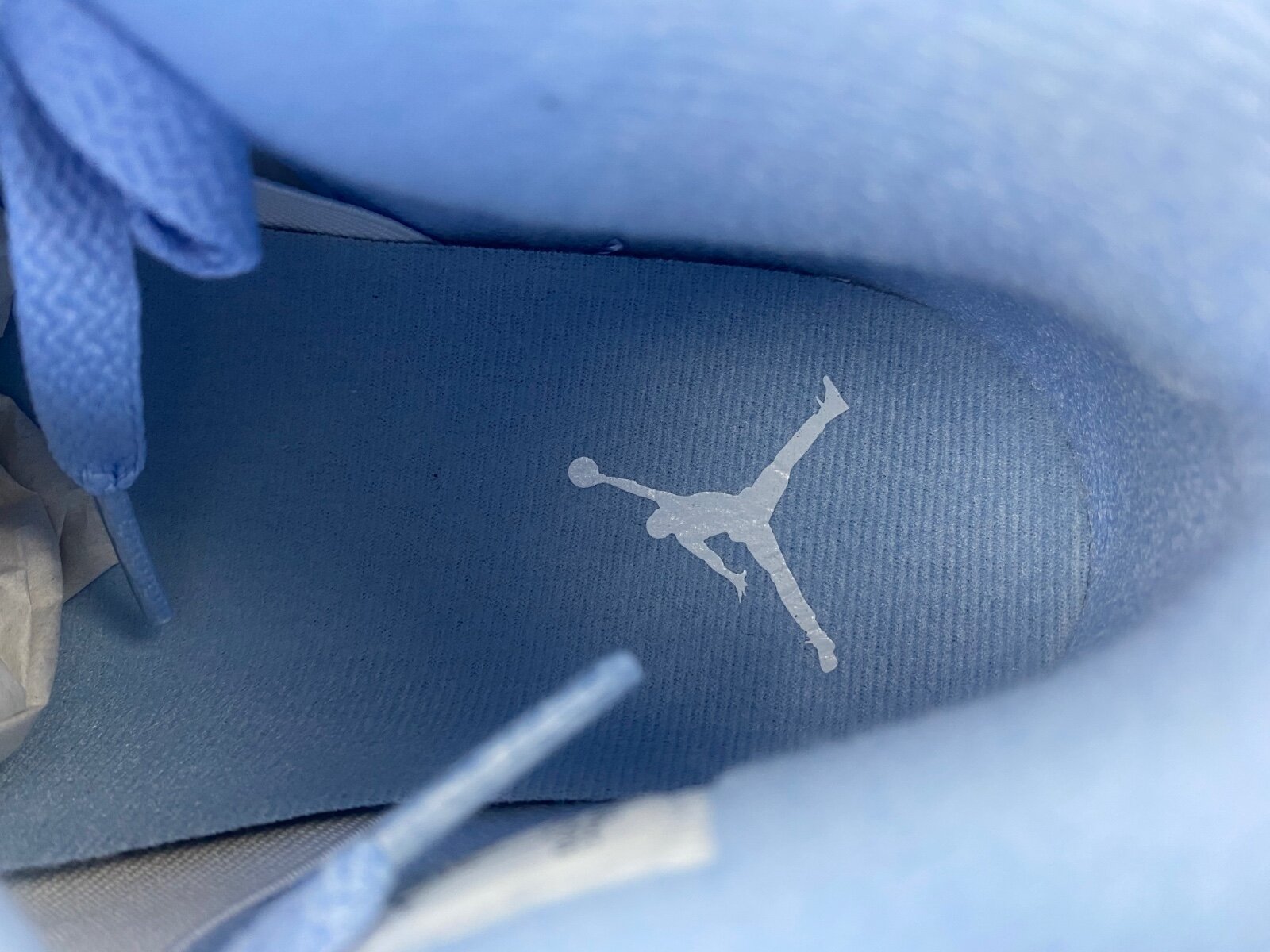 AJ4 WMNS Aluminum - Image 9