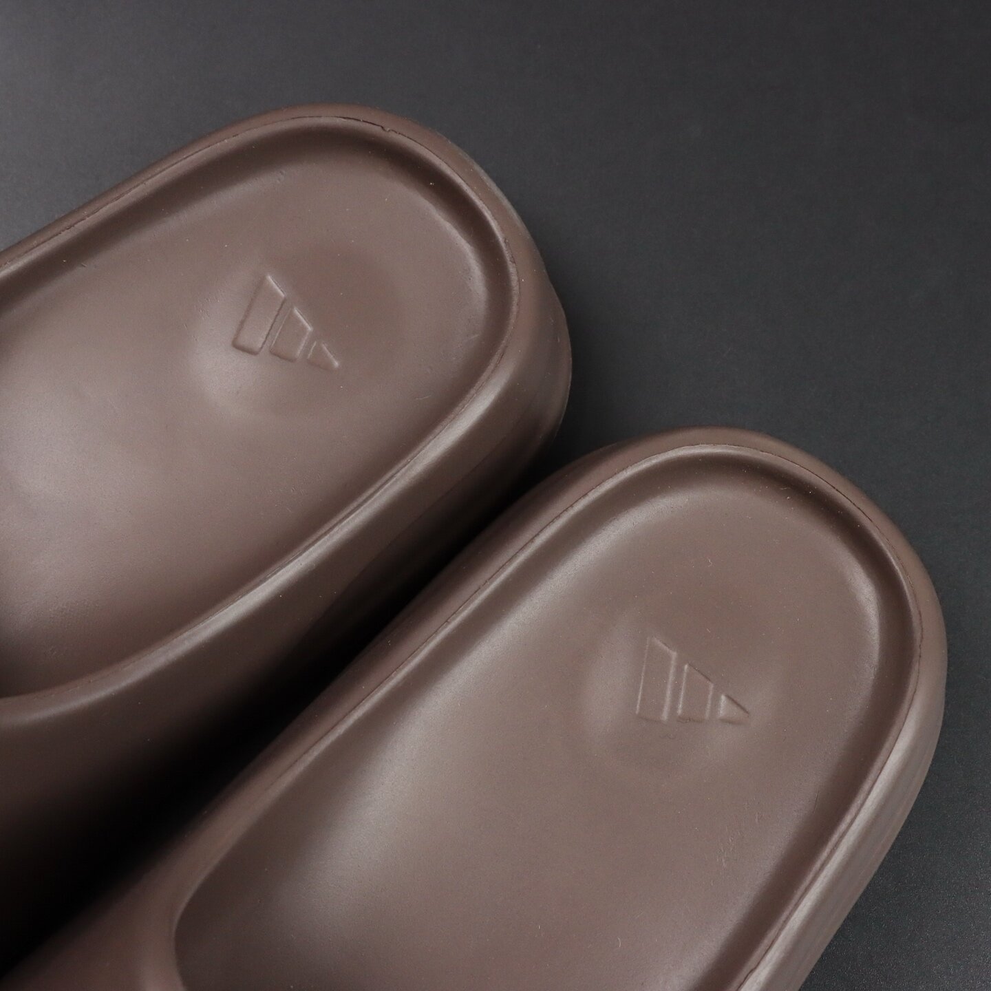 adidas Yeezy Slide Soot - Image 3