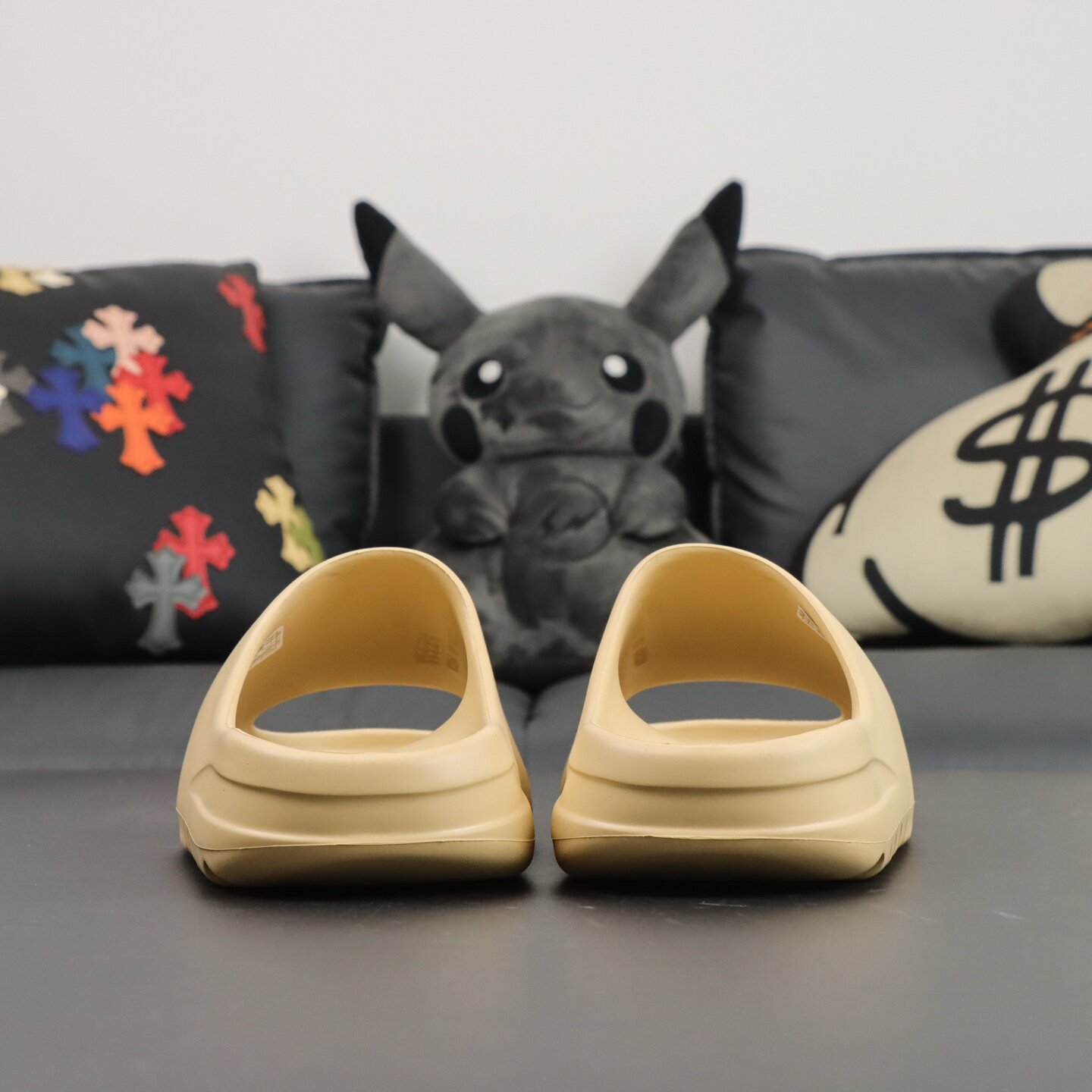 Yeezy Slide Desert Sand - Image 7