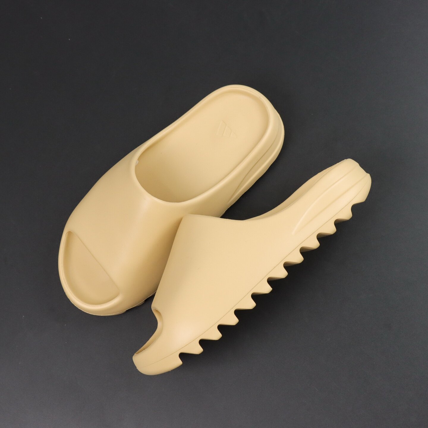 Yeezy Slide Desert Sand - Image 2