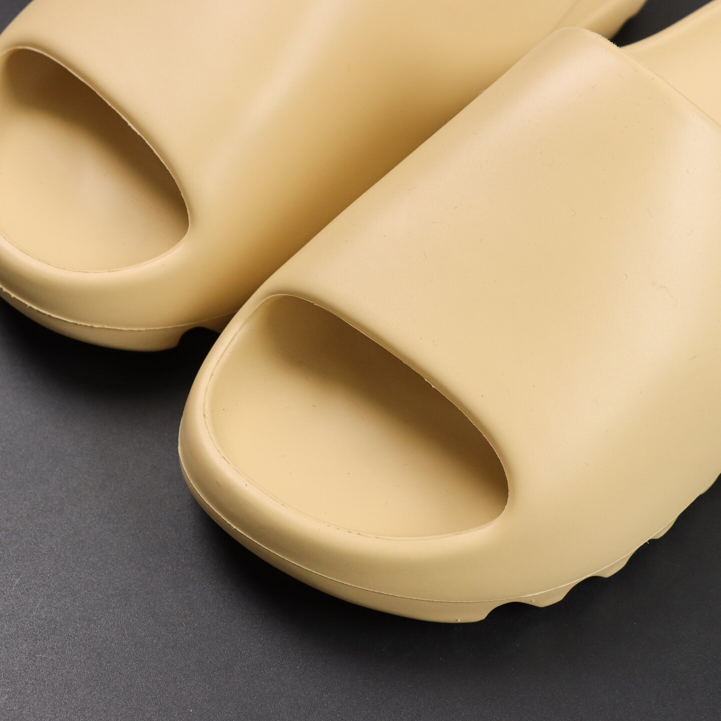Yeezy Slide Desert Sand - Image 5