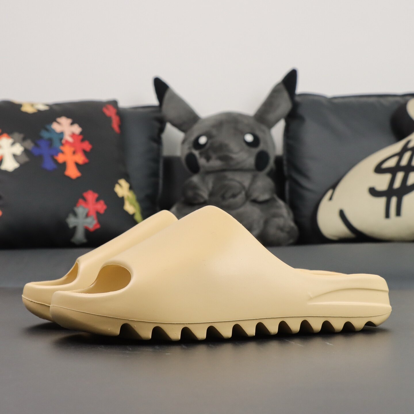 Yeezy Slide Desert Sand - Image 6
