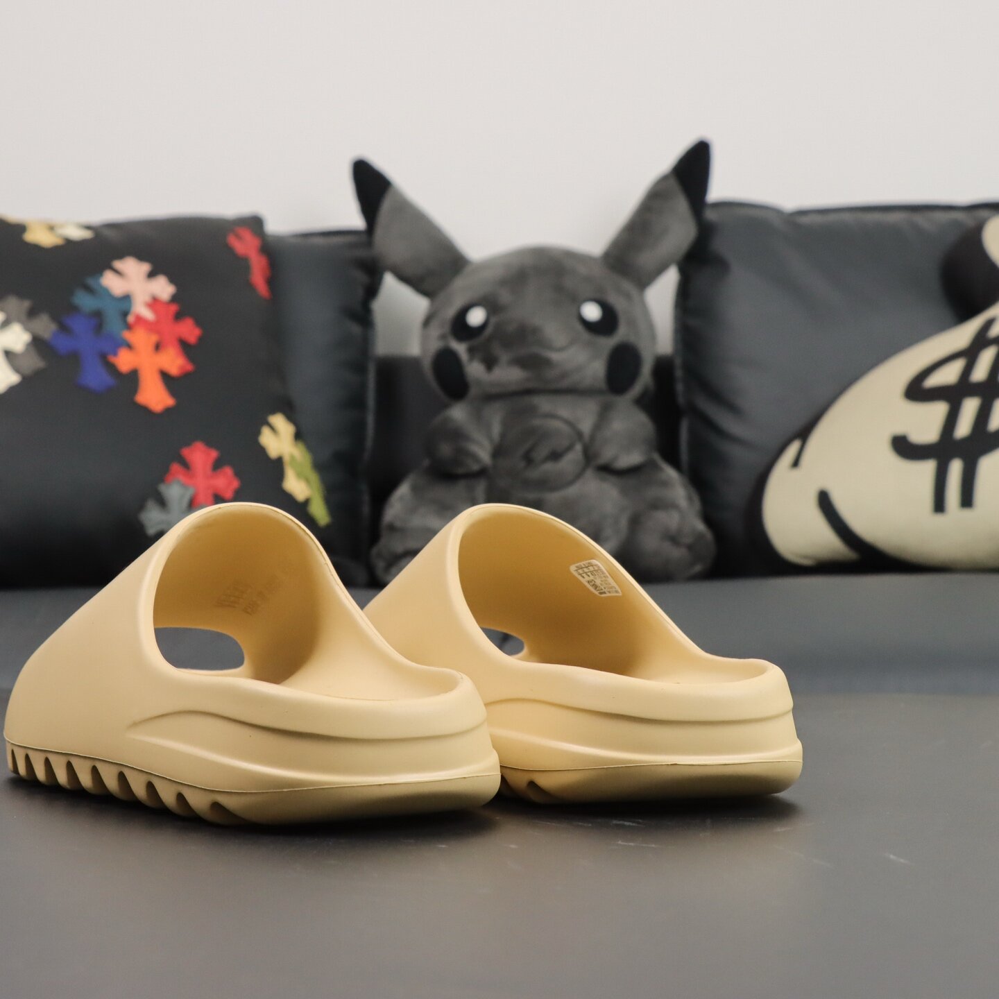 Yeezy Slide Desert Sand - Image 3