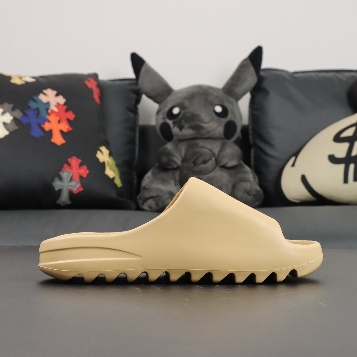 Yeezy Slide Desert Sand - Image 9