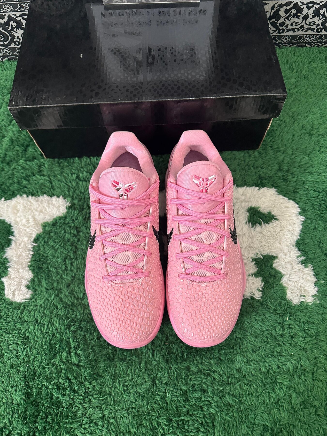 Kobe 6 Protro “Cherry Blossom Grinch” - Image 3