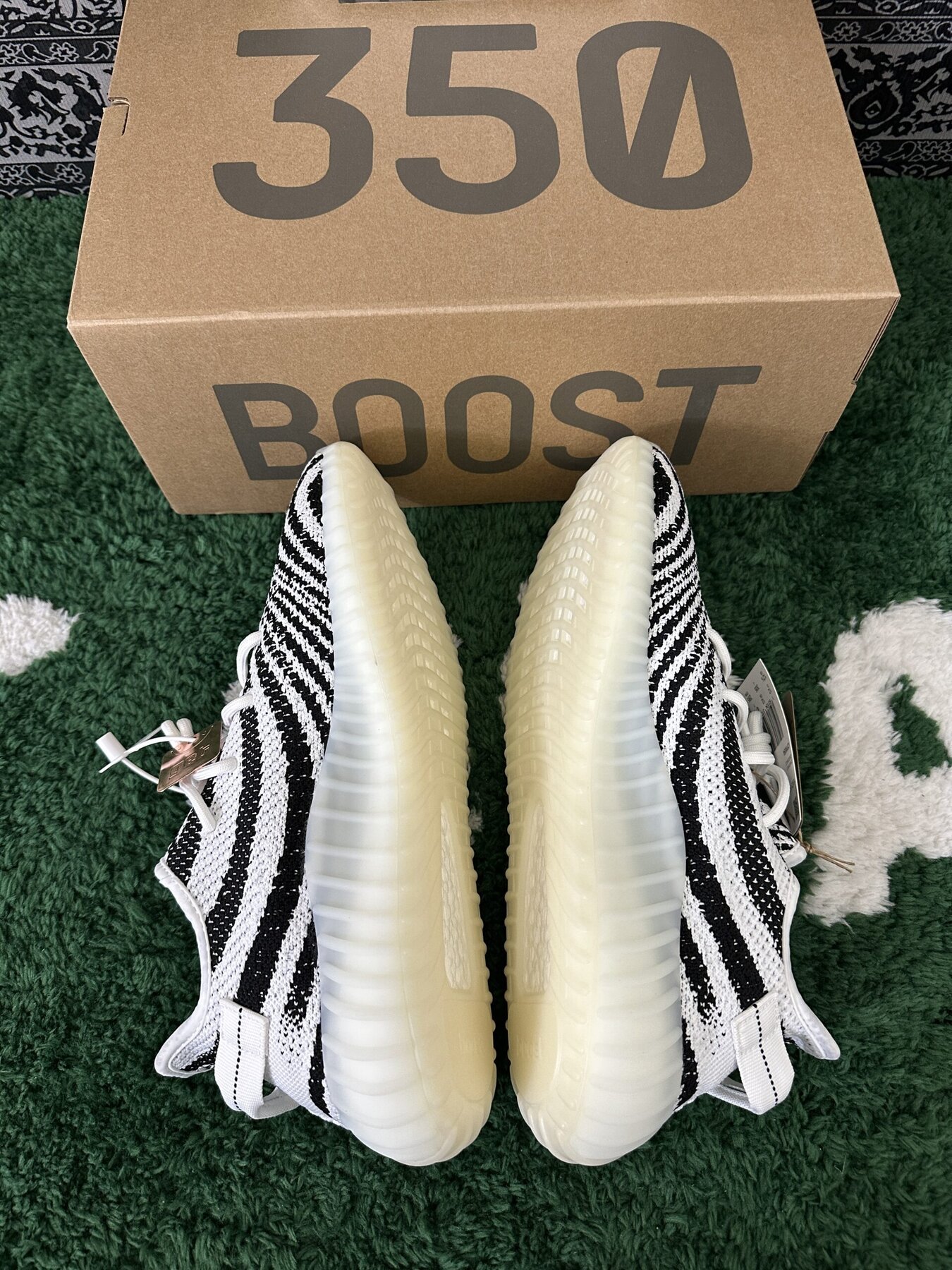 Yeezy Boost 350 V2 Zebra - Image 6