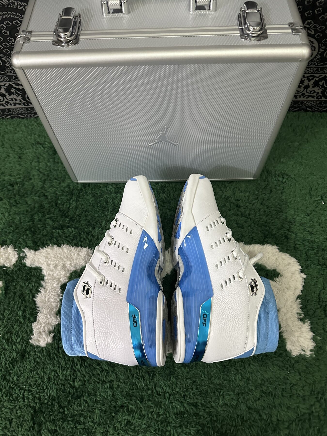 AJ17 Retro Low SP University Blue - Image 5