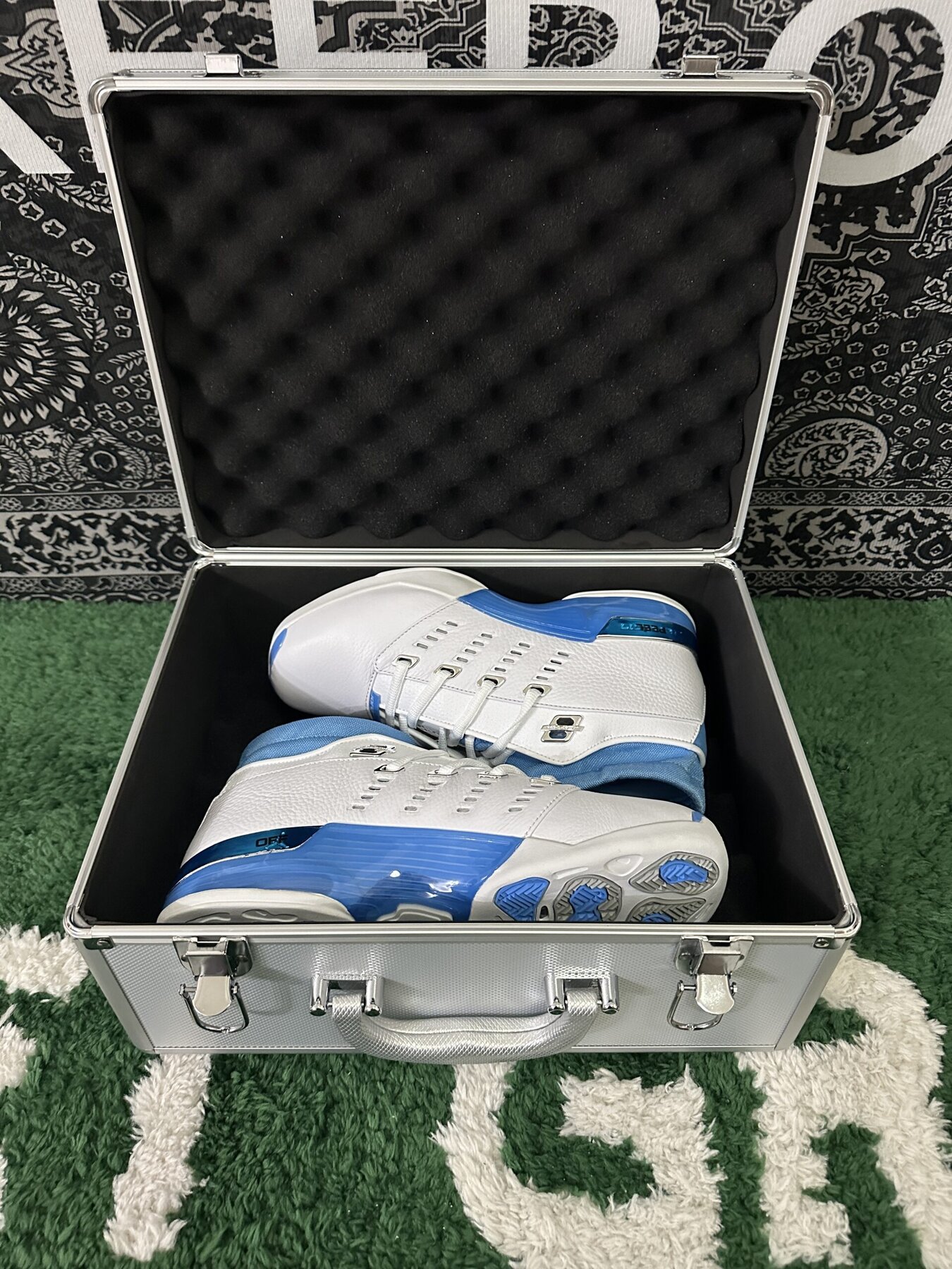 AJ17 Retro Low SP University Blue - Image 4