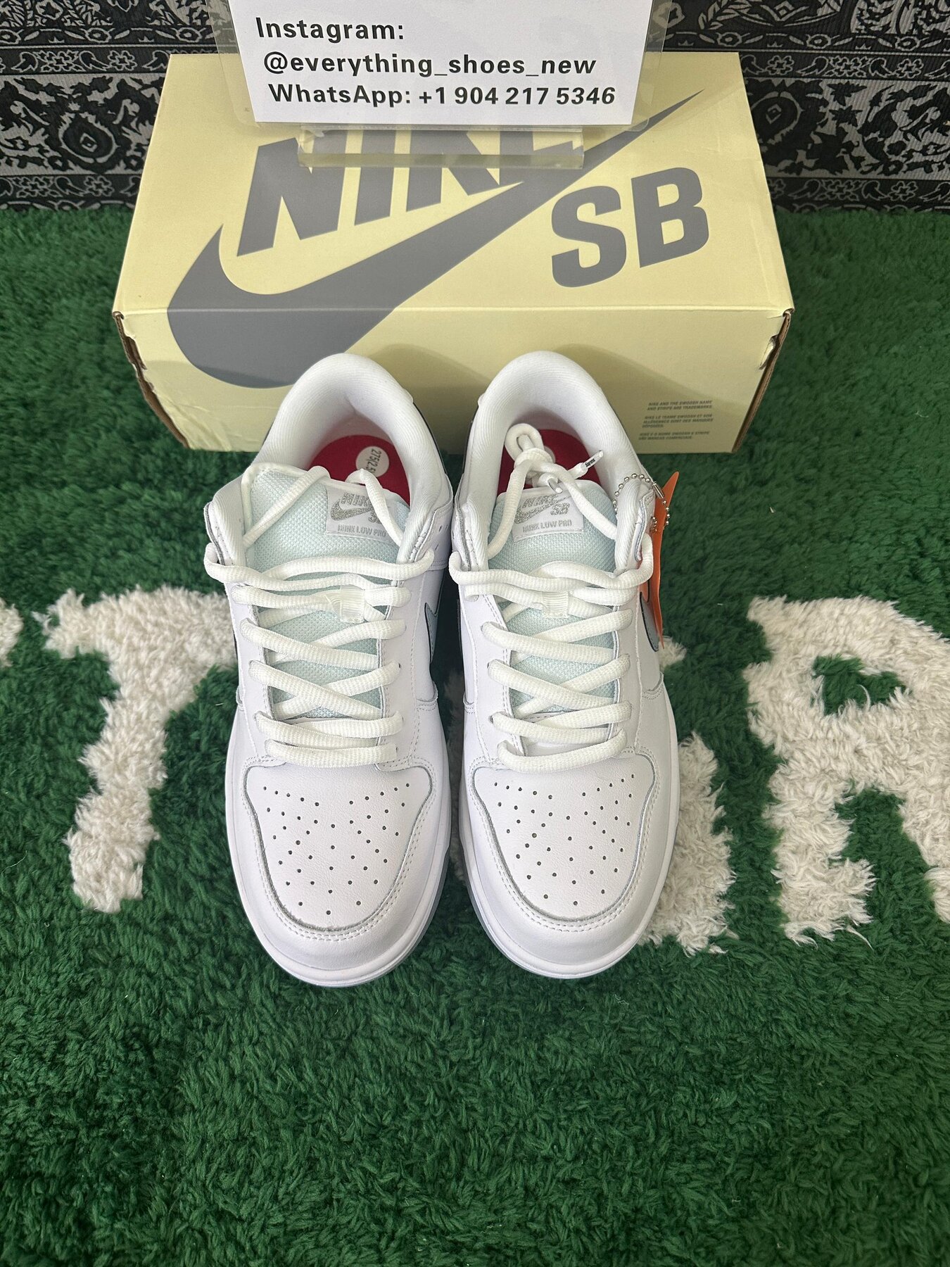 SB Dunk Low Supreme 94 White Metallic Silver - Image 3