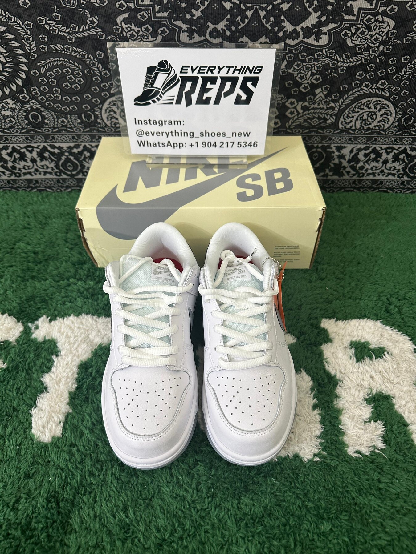 SB Dunk Low Supreme 94 White Metallic Silver - Image 2