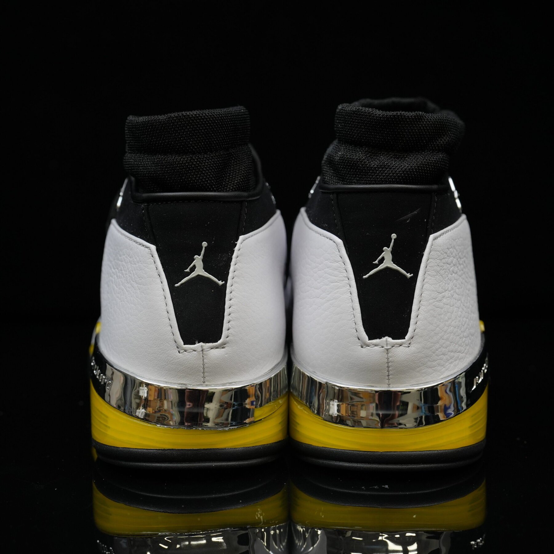 AJ17 Low "Lightning - Image 2