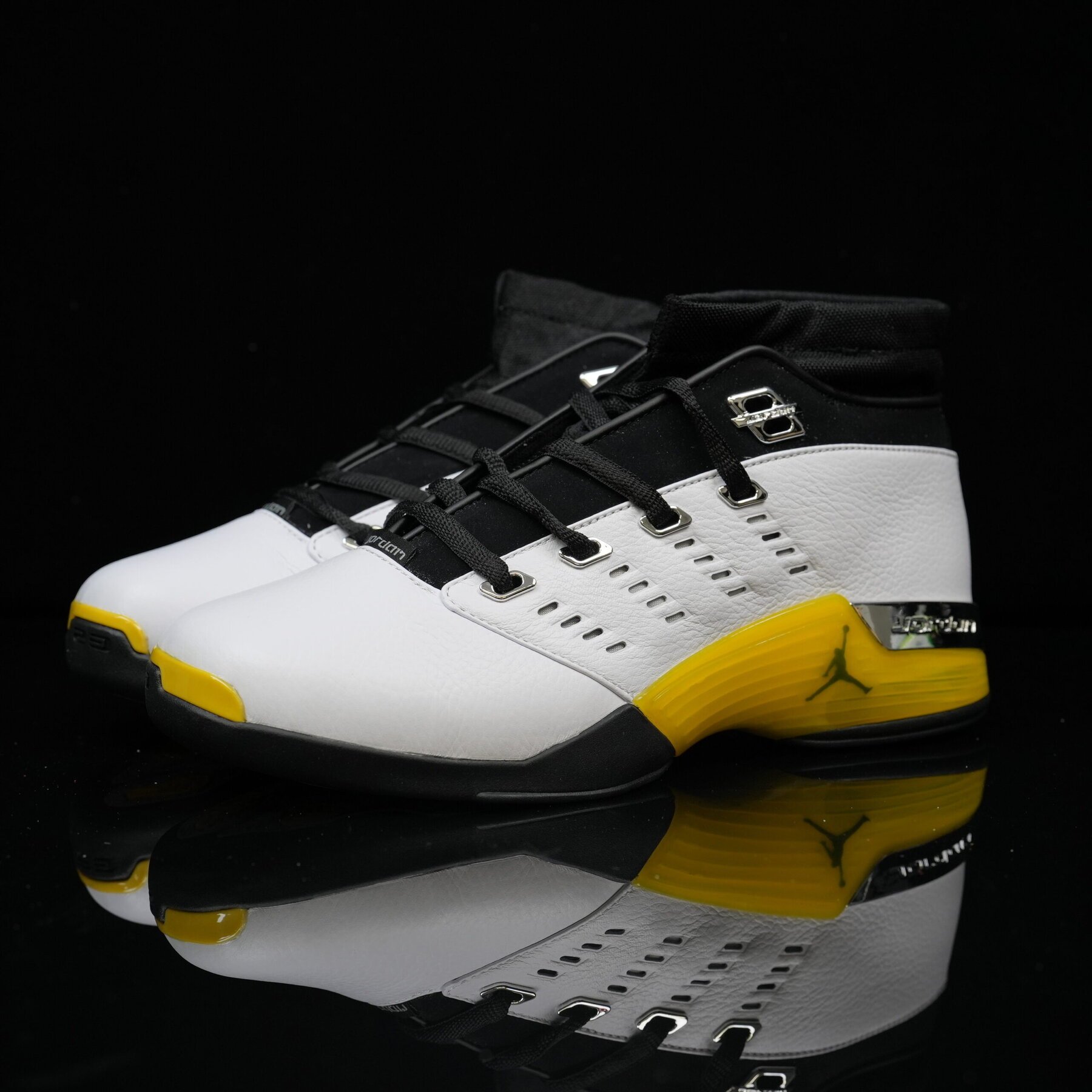 AJ17 Low "Lightning - Image 3