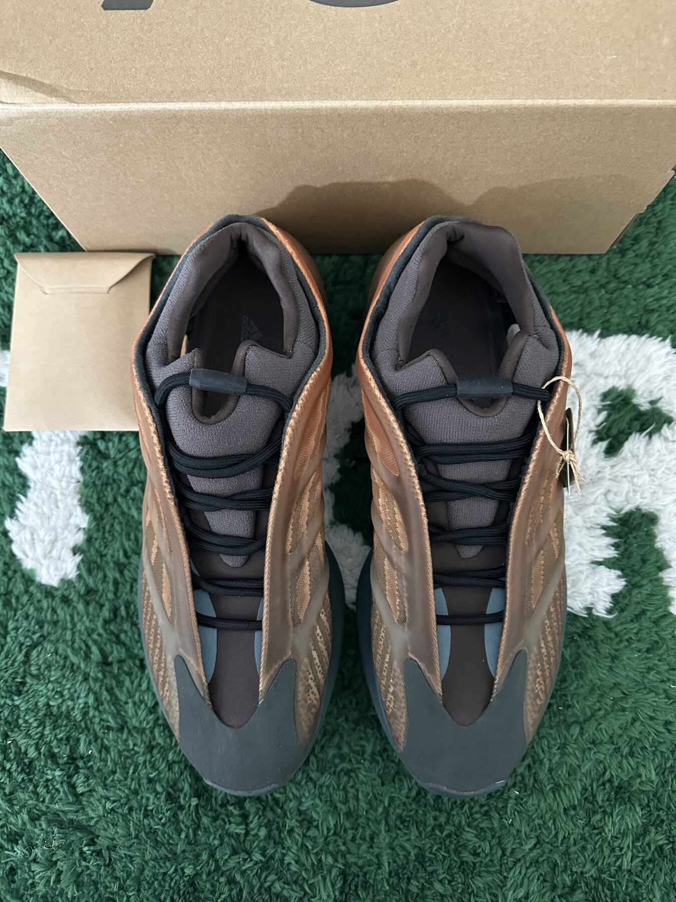 adidas Yeezy 700 V3 Copper Fade - Image 8