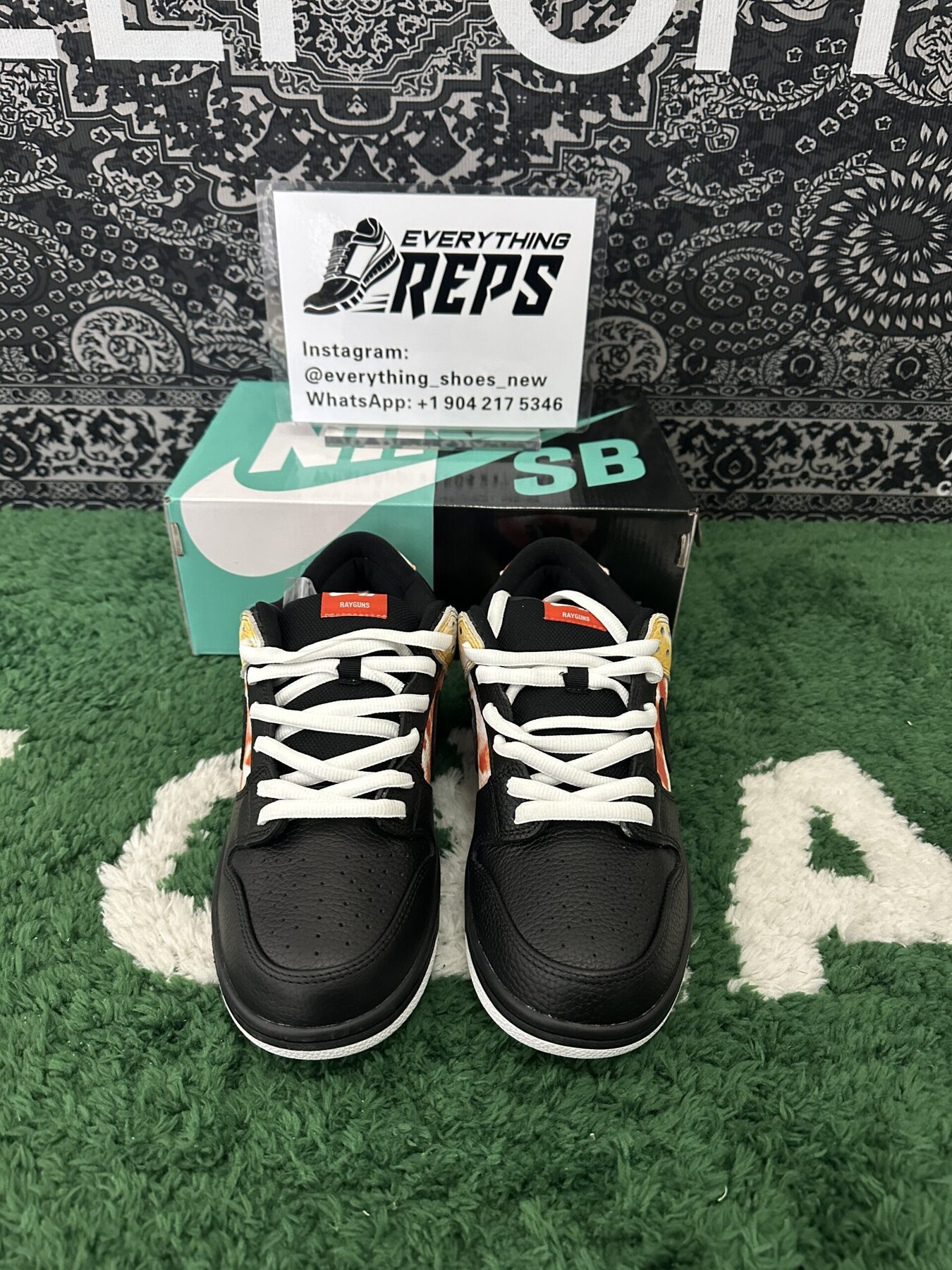 SB Dunk Low Raygun Tie-Dye Black - Image 2