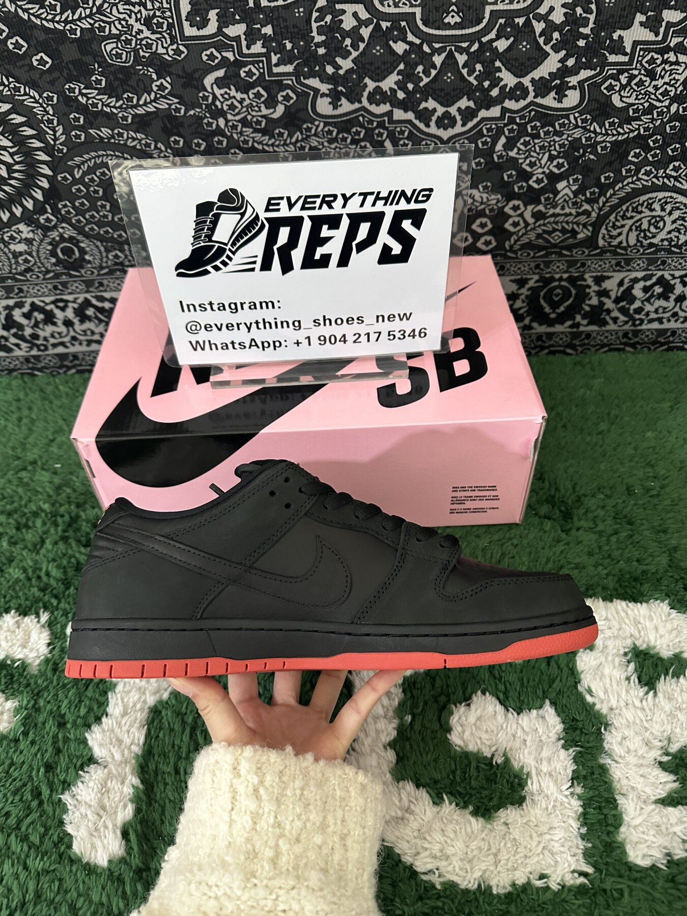 SB Dunk Low Black Pigeon - Image 4