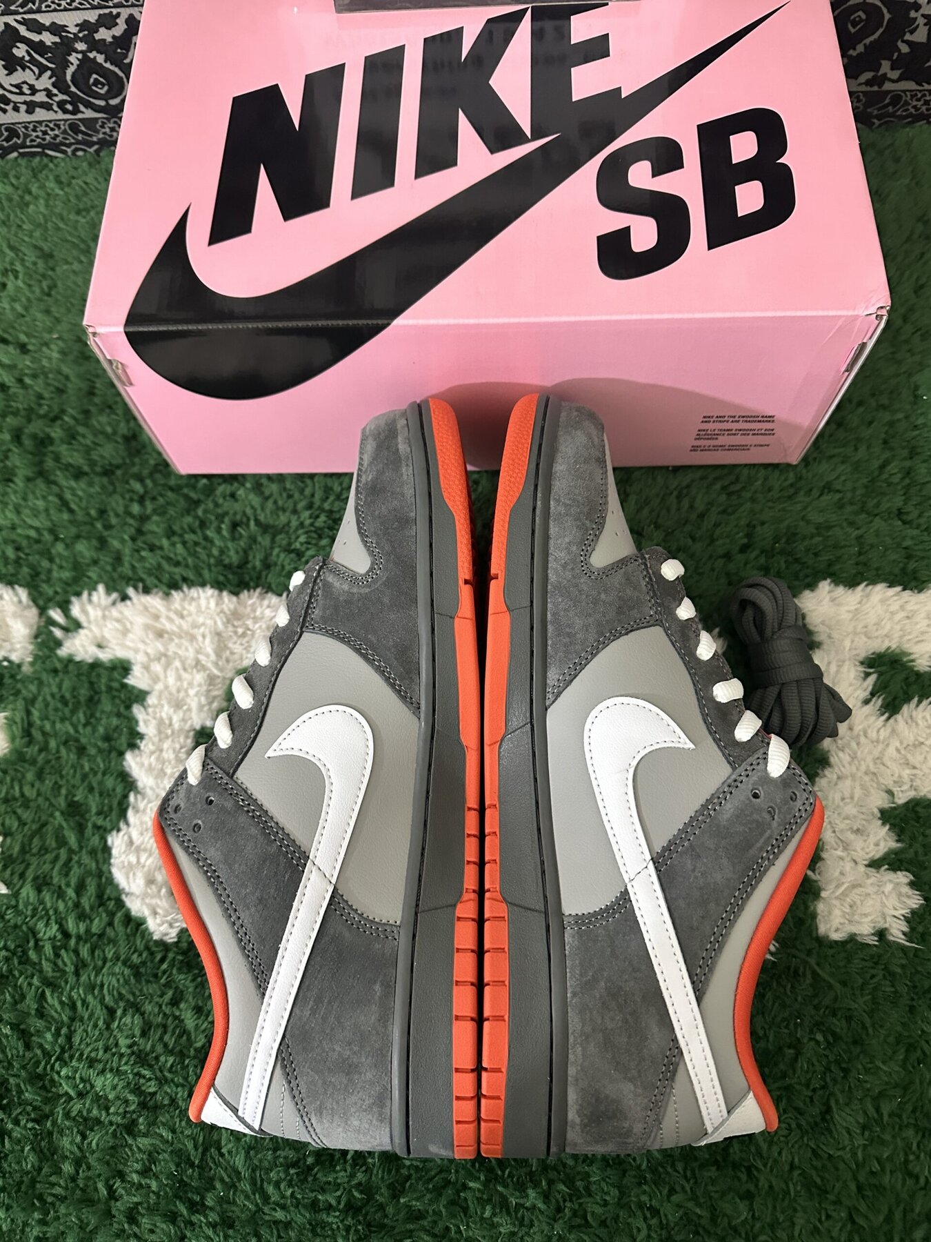 SB Dunk Low Staple NYC Pigeon - Image 10