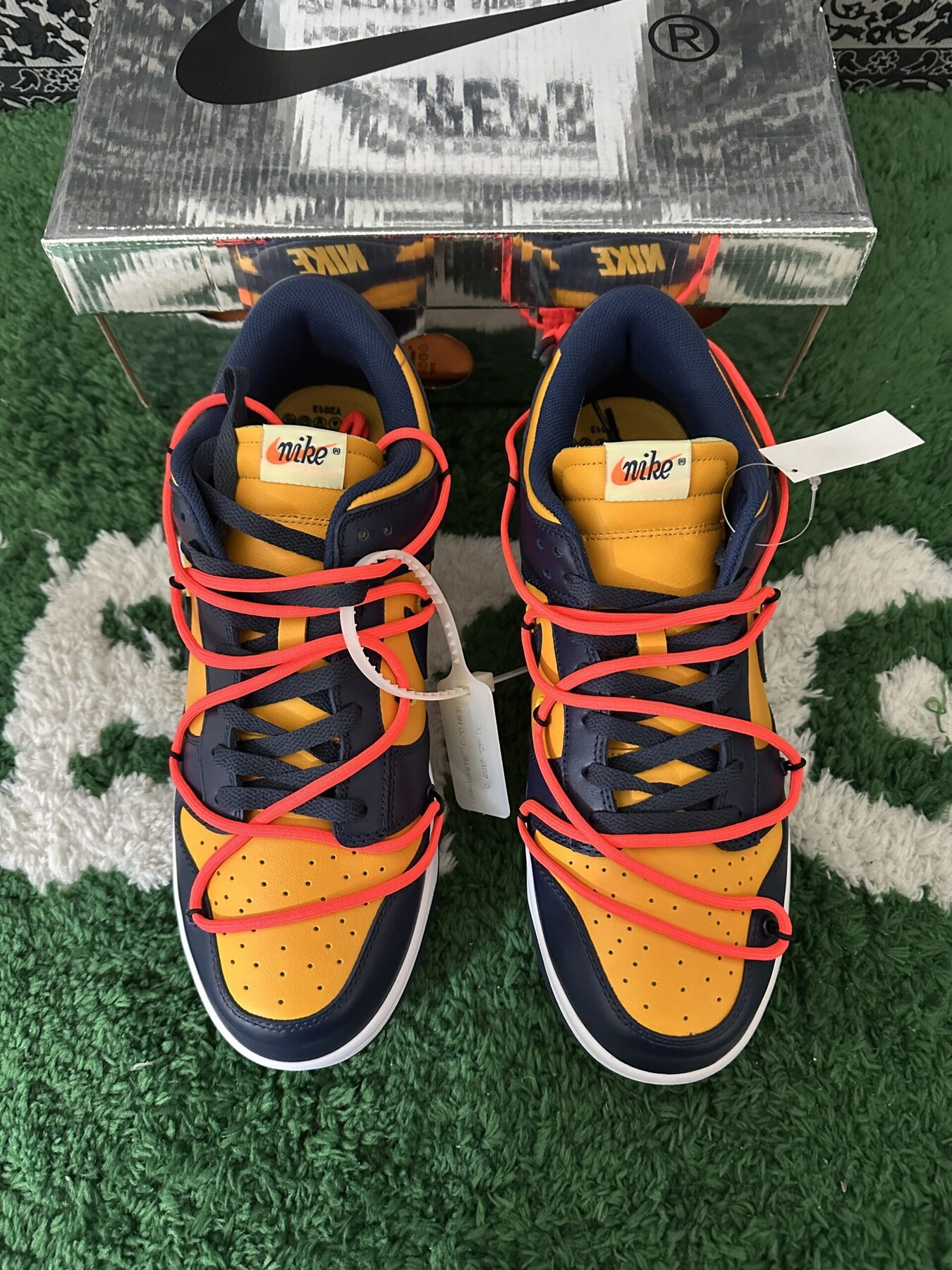 Dunk Low Off-White University Gold Midnight Navy - Image 3