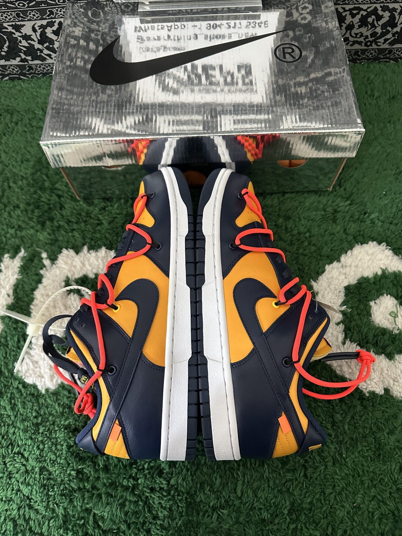 Dunk Low Off-White University Gold Midnight Navy - Image 9