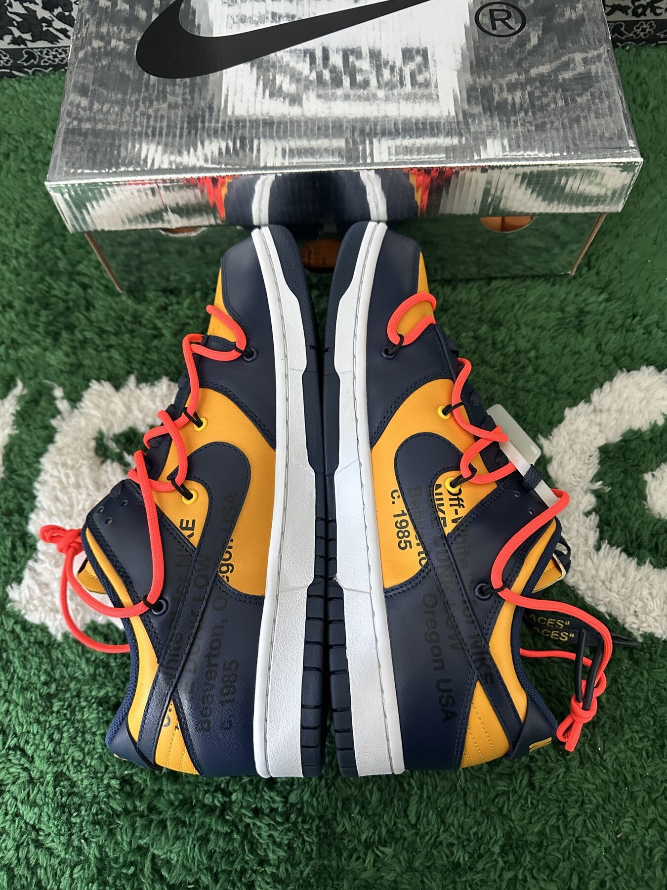 Dunk Low Off-White University Gold Midnight Navy - Image 10