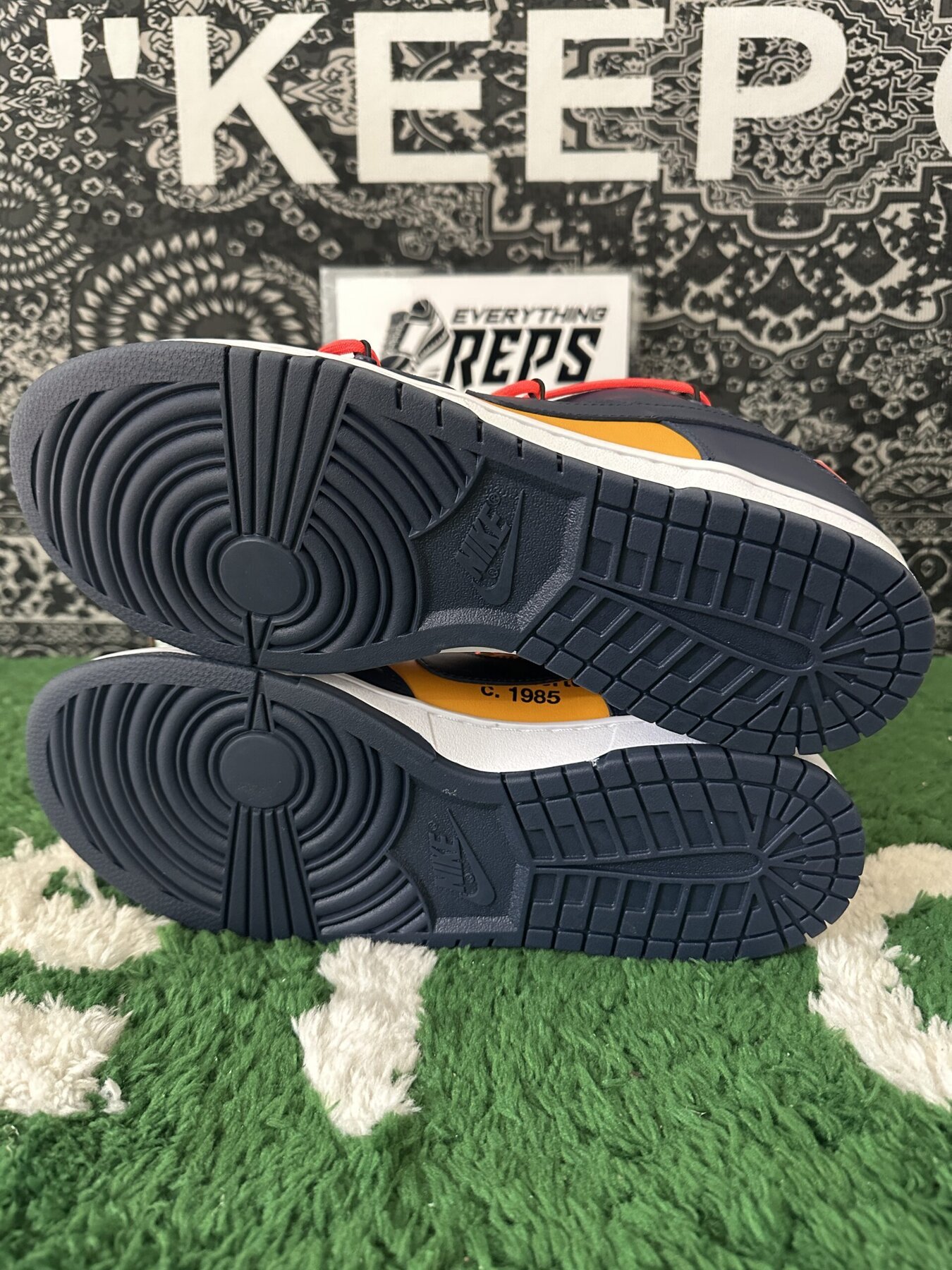 Dunk Low Off-White University Gold Midnight Navy - Image 11