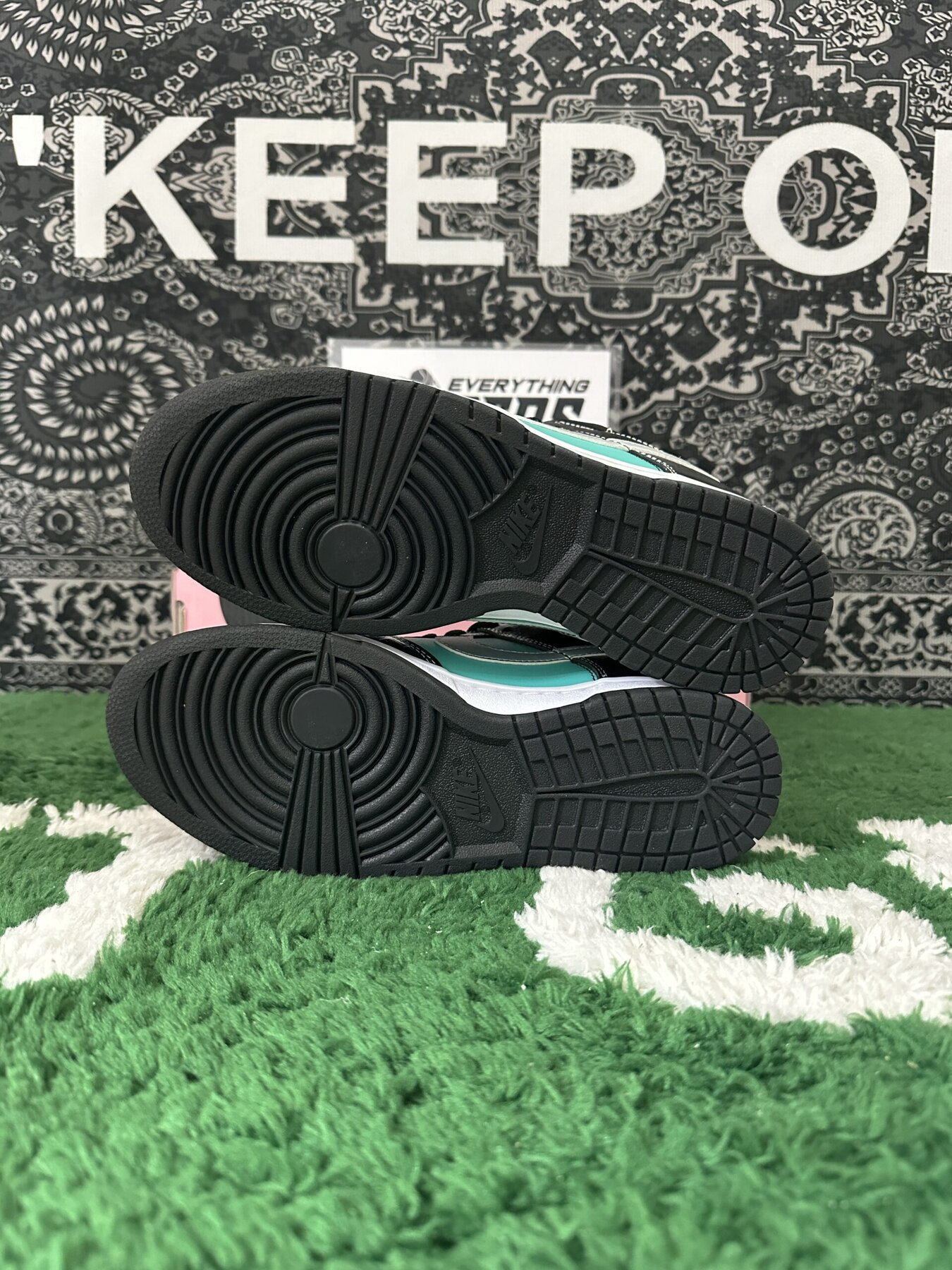 Dunk SB Low Diamond Supply - Image 11