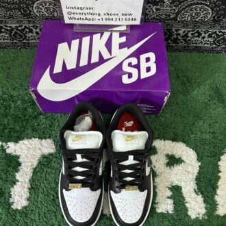 Supreme x Nike SB Dunk Low